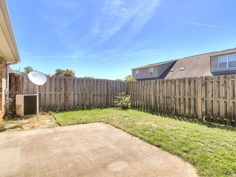 804 Bryan Cir — Photo 23