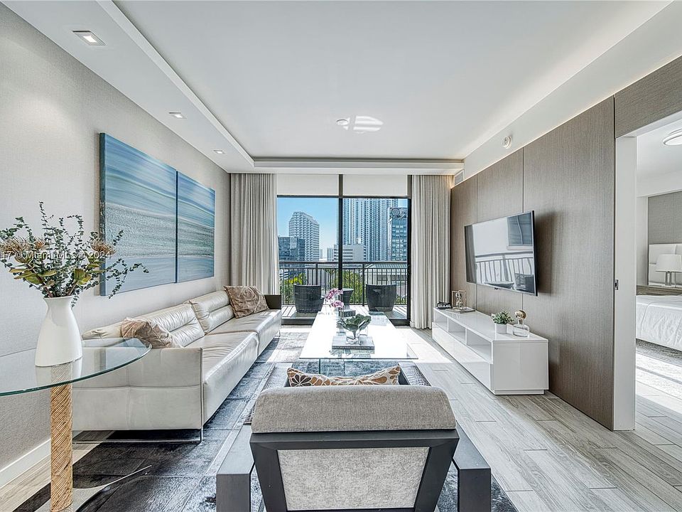 1st image of 999 SW 1st Ave APT 1411