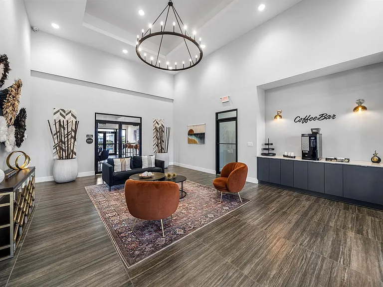 Vista Lago Apartments — Photo 4