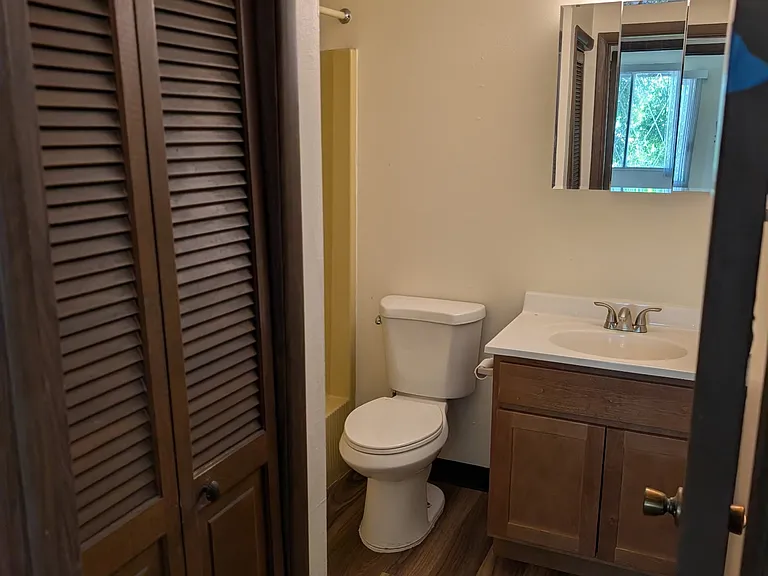 Chateau Apartments — Photo 11
