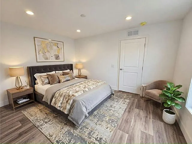 3 bed, 2.0 bath, 1056 sqft, $2,900 — Photo 3