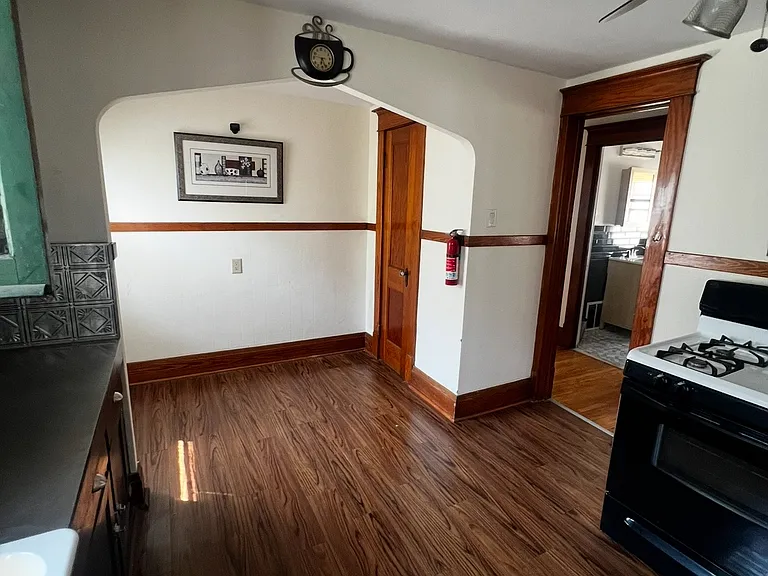 31 Ruspin Ave — Photo 1
