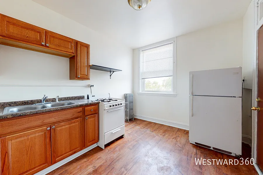 Spacious One Bed in Stylish East Garfield Park! — Photo 4