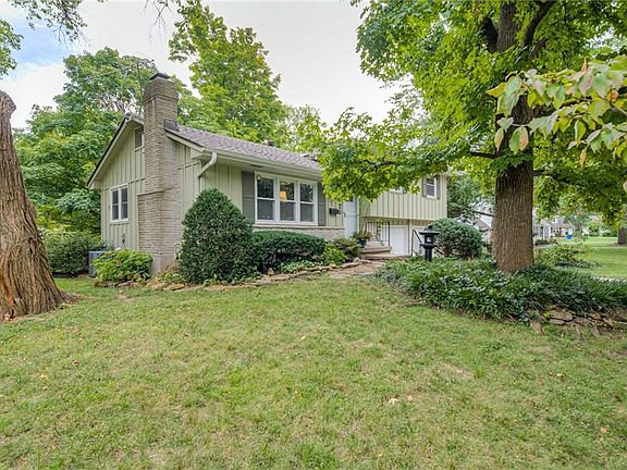 2nd image of 7925 Colonial Dr