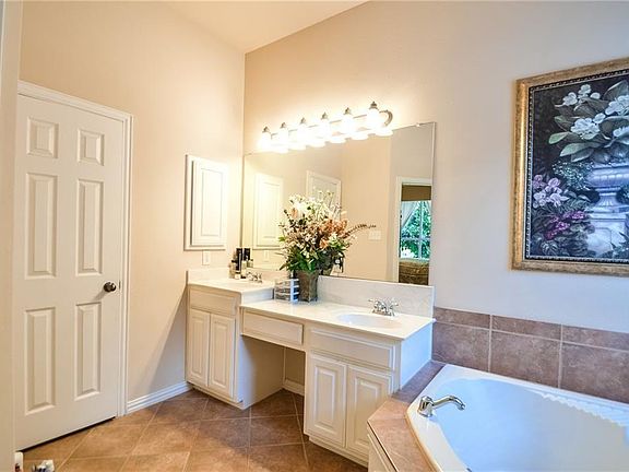 4th image of 804 Moss Cliff Cir