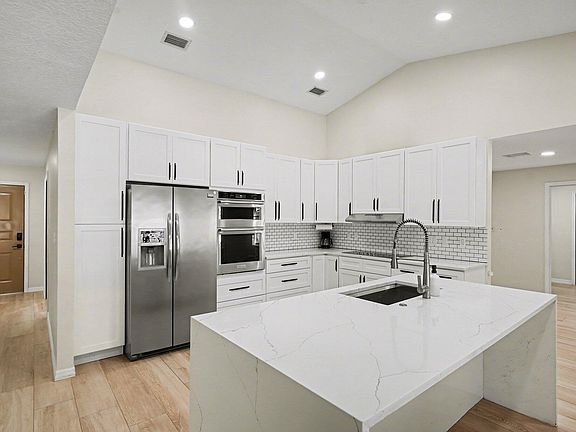 4th image of 2555 Kumquat Street NE