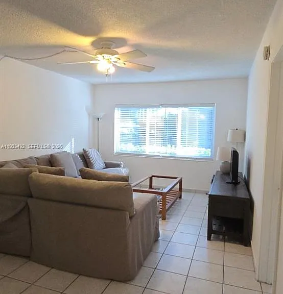 1001 SE 16th St #1 — Photo 2
