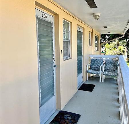 4th image of 2112 NE 1st Way APT 206