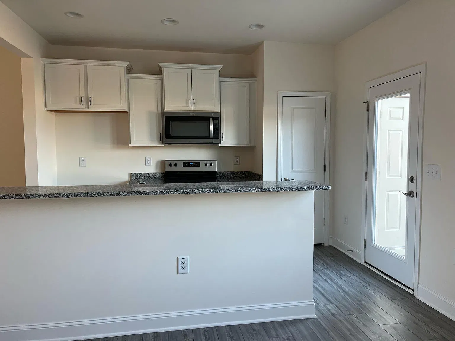 3 bed, 2.5 bath, 1603 sqft, $1,740 — Photo 4