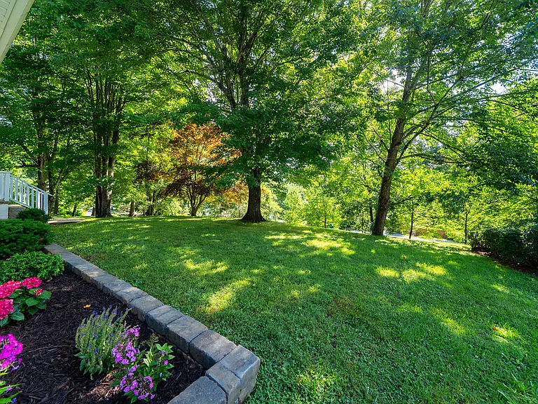 558 Riceville Rd — Photo 14
