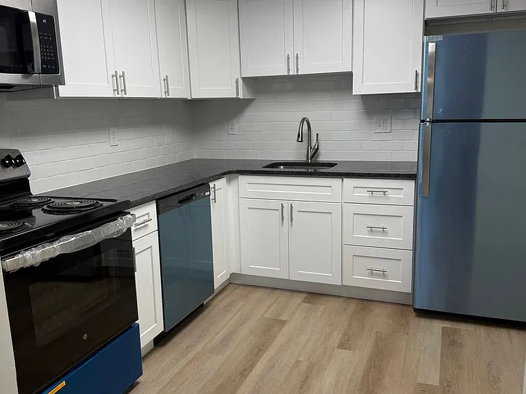 100 Willow Bend Ct — Photo 1