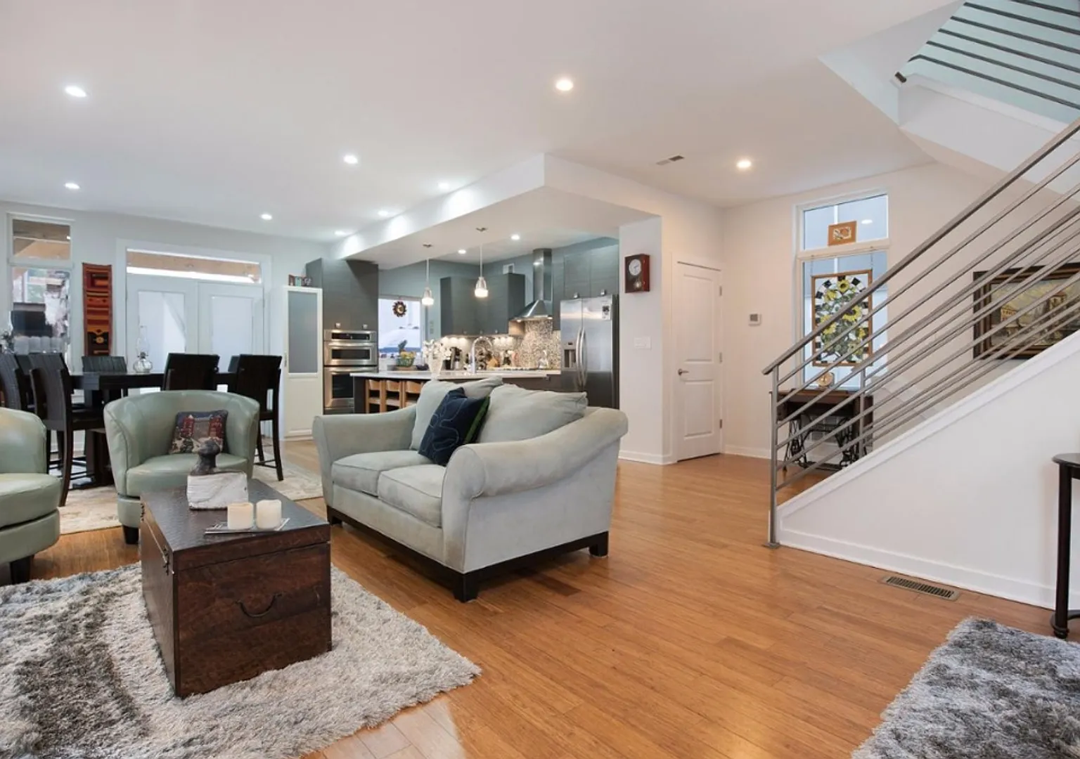Amazing 4 Bed 4 Bath w/driveway in Northern Liberties! — Photo 3
