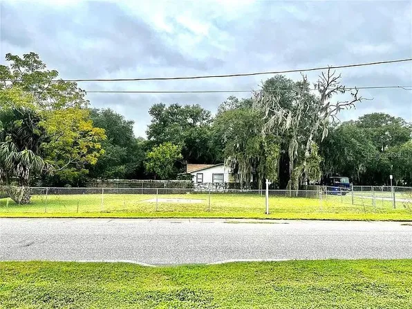 W Ruby St, Tavares, FL 32778