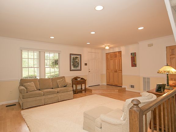 4th image of 14017 Saddleview Dr