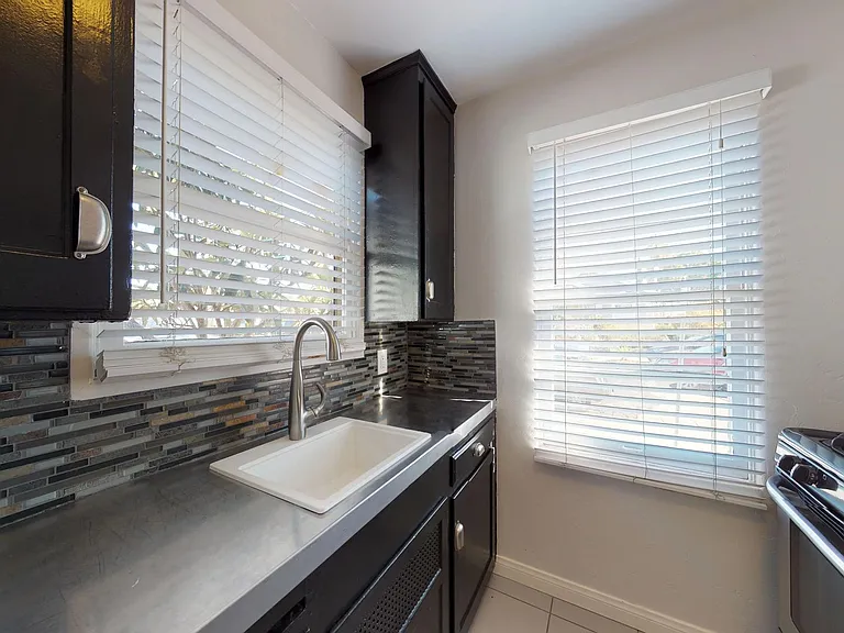 30th Street Cottages | 1 Bedroom Apartments in Golden Hill — Photo 14