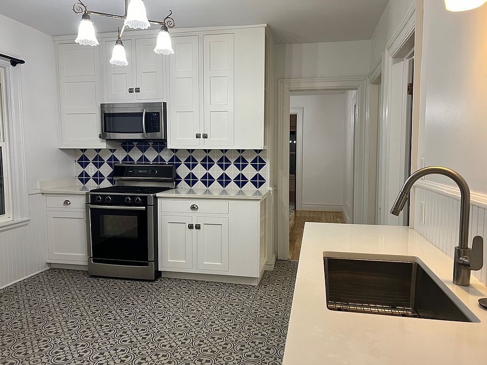 Kitchen. High quality cabinets and fixtures.