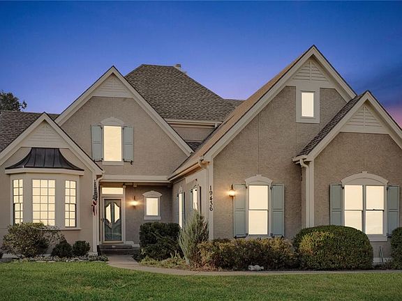 3rd image of 19436 Rosewood Dr