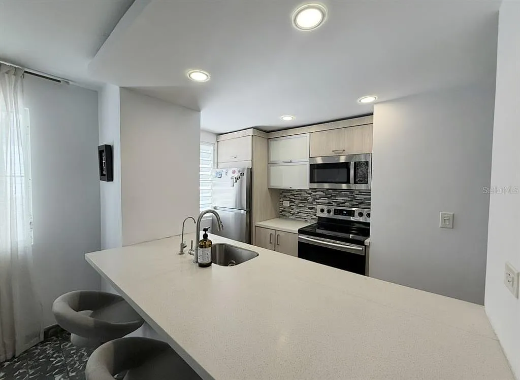 1 bed, 1.0 bath, 664 sqft, $1,900 — Photo 2