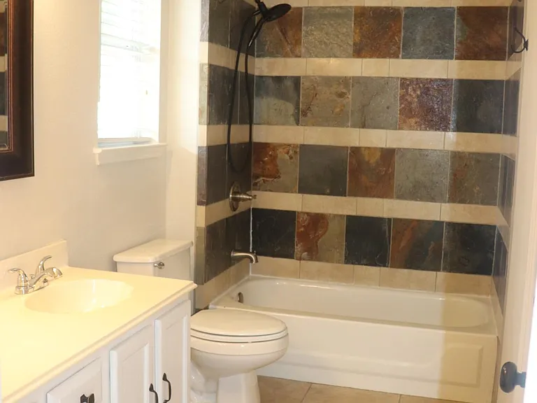 504 Deercreek Ln — Photo 10