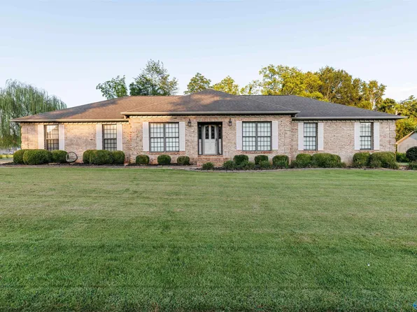 111 Henson Dr, Huntsville, AL 35811