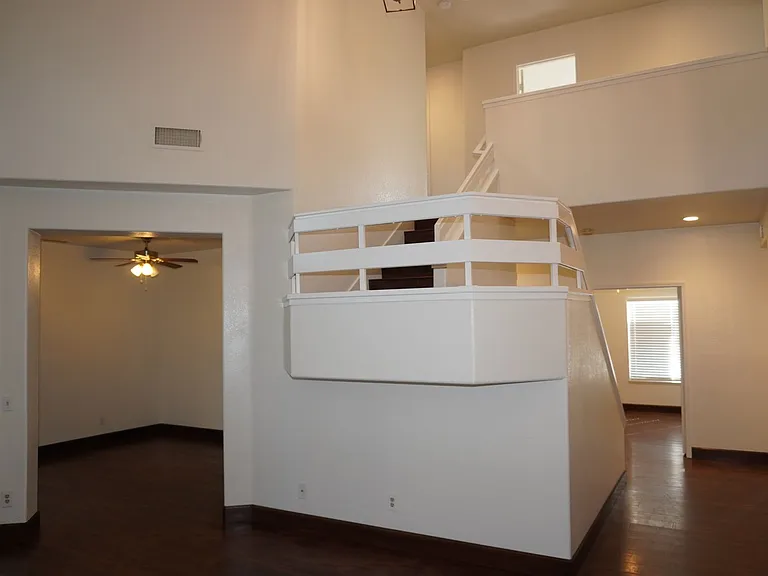 10386 Meadow Creek Dr — Photo 7