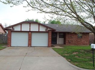 1008 NW 26th St, Moore, OK 73160