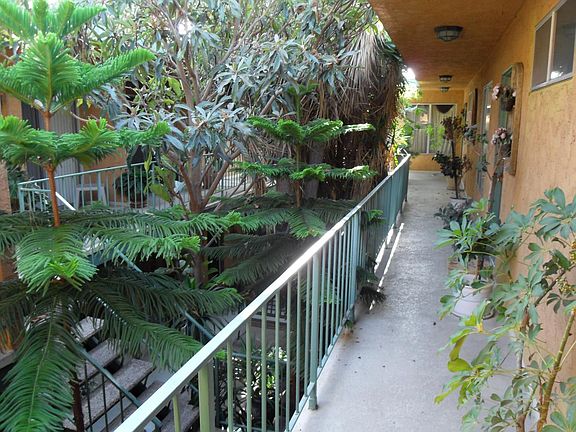3rd image of 1647 S Bundy Dr APT 210