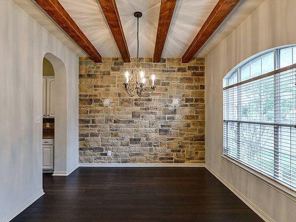 5th image of 713 Walnut Hollow Dr