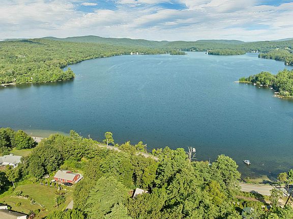 4th image of 10 Lakeview Drive