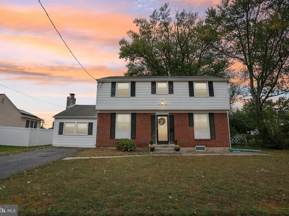 402 S Arthur Dr, Edgewater Park, NJ 08010