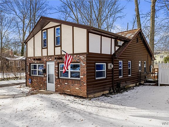 3rd image of 3298 Greenway Rd