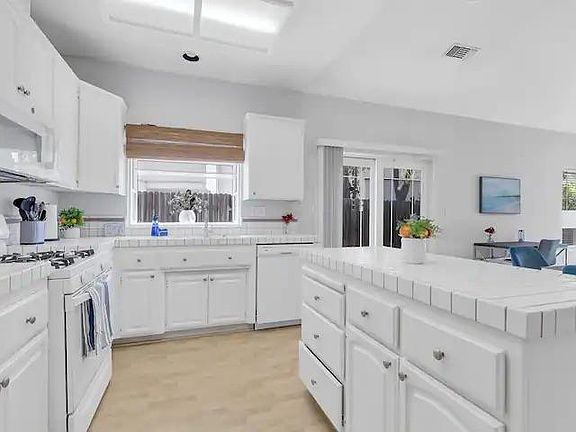 5th image of 8974 Old Creek Dr