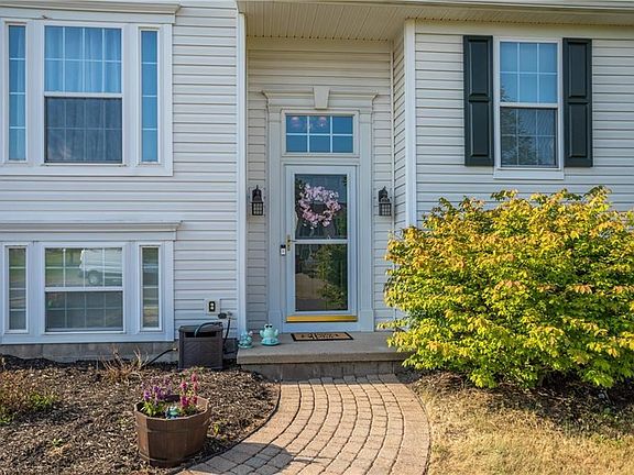 2nd image of 12 Butterfly Ln