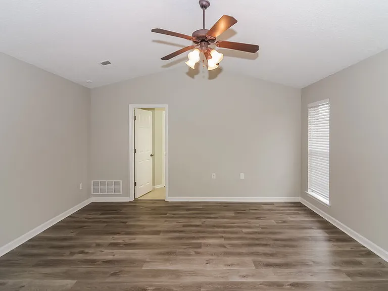 1910 Crescent Ln — Photo 10