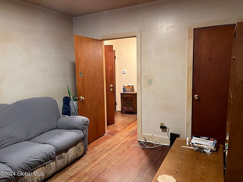 5th image of 138 Dove Street
