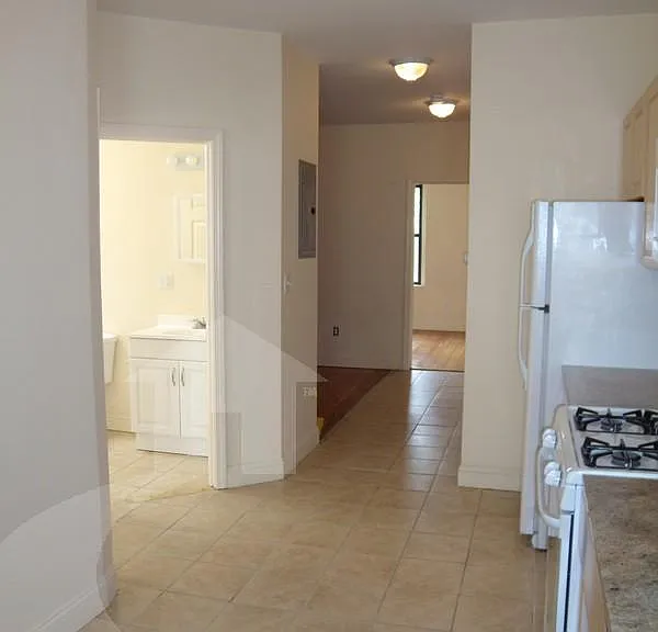 217 Highland Ave #1 — Photo 2
