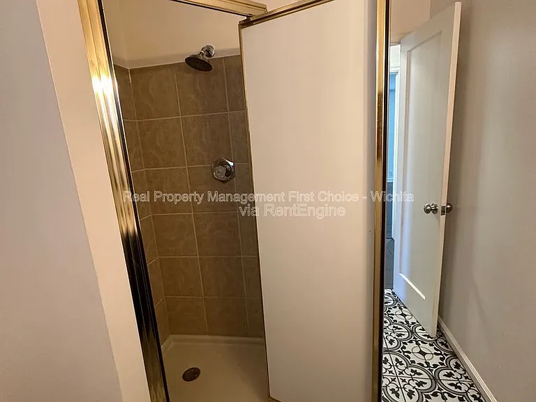 333 N Oliver St — Photo 11