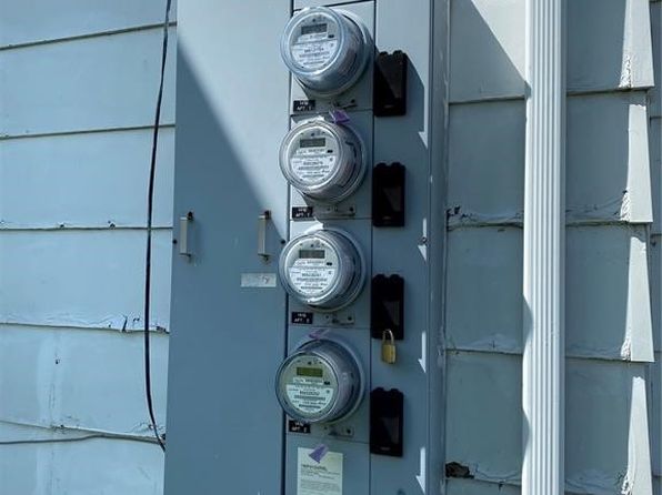 cedar-rapids-iowa-448606862 picture