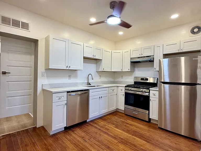 906 Penn Ave — Photo 3