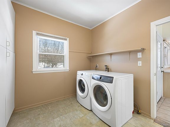 4th image of 11 Old Post Road E