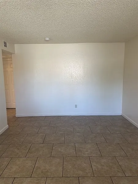 2 bed, 1.0 bath, 850 sqft, $1,250 — Photo 2