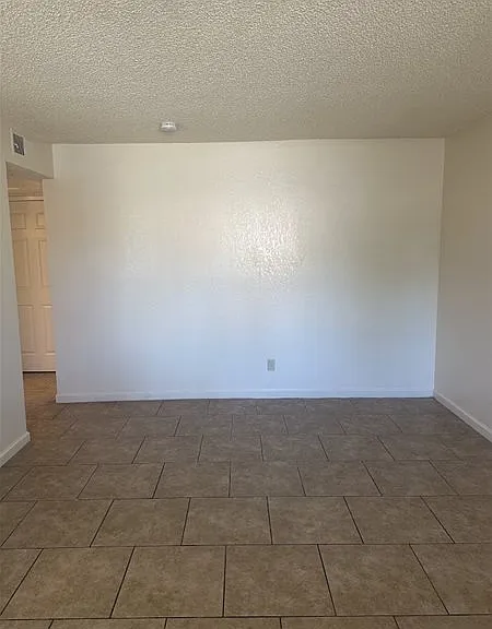 444 Trinity Ave — Photo 2