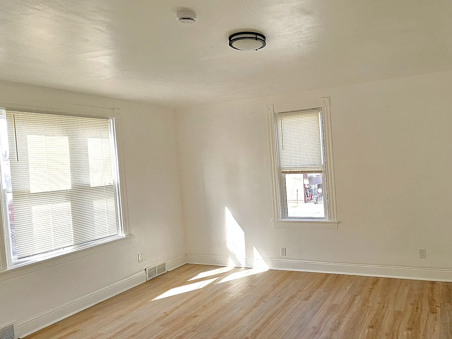 2 bed, 1700 sqft, $1,400 — Photo 3
