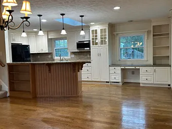 eat-in kitchen