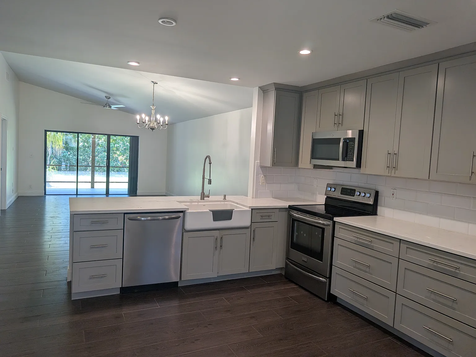4214 Palm Forest Dr N — Photo 1
