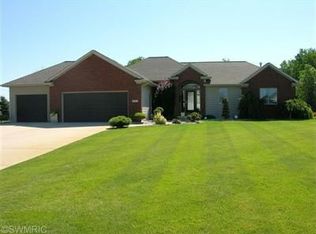 10372 Chinook Dr, Allendale, MI 49401
