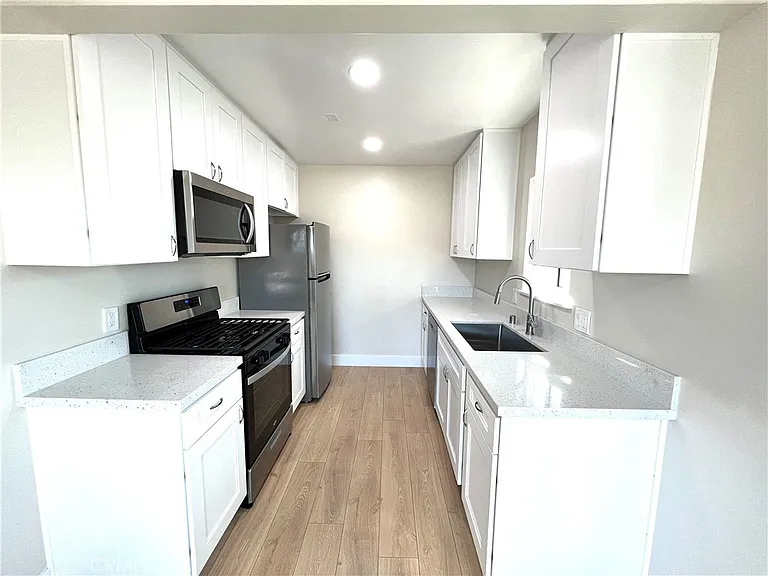 320 S El Camino Real #A — Photo 6