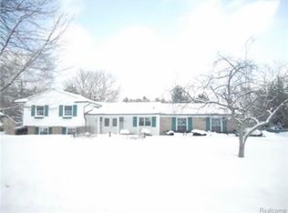 6747 Spruce Dr, Bloomfield Hills, MI 48301