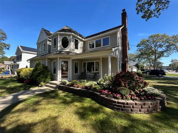77 Toomey Road, West Islip, NY 11795
