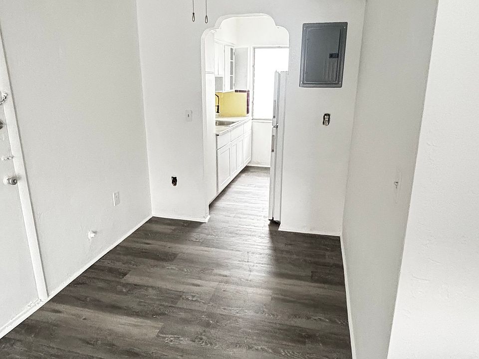 2nd image of 7333 Carlyle Ave #11